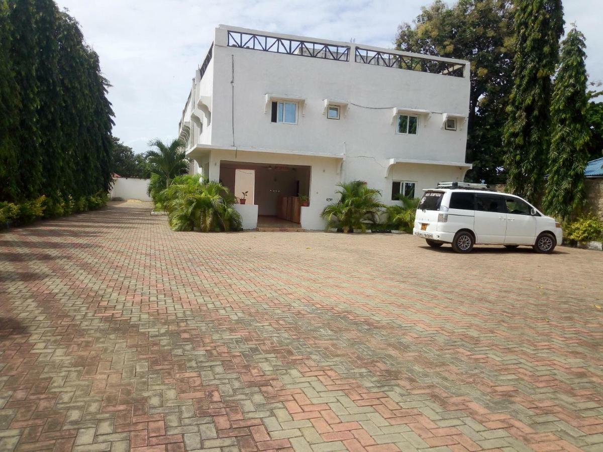 Prestige Holiday Resort Malindi Buitenkant foto
